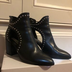 Size 7, Steve Madden, Black Studded Booties 🖤👻